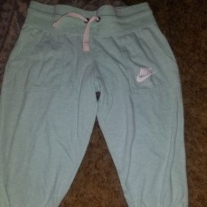 Kids Nike cropped joggers medium